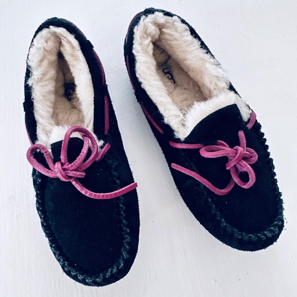 UGG KIDS MOCCASINS SIZE 1 suede  and purple lace - Picture 6 of 9